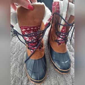 Snow boots